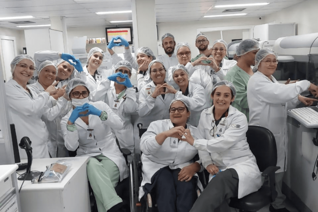 Equipe do laboratório do Hospital Felício Rocho