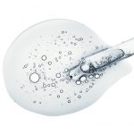 Gel líquido ou soro em fundo isolado