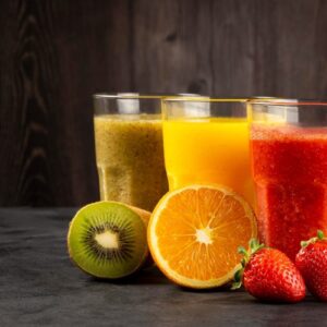 variedade de sucos de frutas smoothies de frutas
